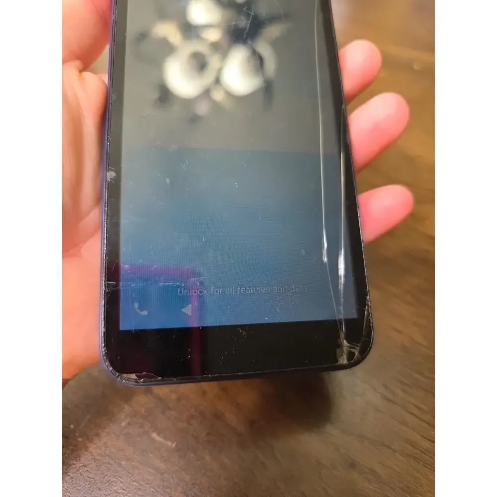 Wiko Voix Android Go Edition Smartphone‎ – Blue – Cracked Screen – Powers On